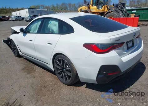 2022 BMW M440I Gran Coupe xDrive z USA, uszkodzony, nr VIN WBA13AW09NFM04876